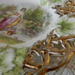 Zlacený dekorativní talíř s antickým motivem Zlacený dekorativní talíř s antickým motivem