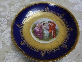 Obří kobaltový talíř, Tři Grácie - Karlsbad Obří kobaltový talíř, Tři Grácie - Karlsbad