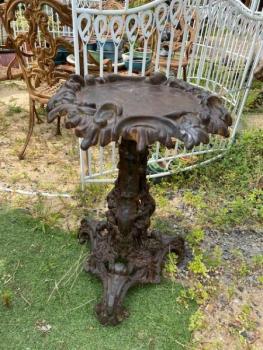 Květinový stolek litinový Květinový stolek litinový