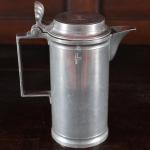 Soubor cínového nádobí z 19. století Soubor cínového nádobí z 19. století