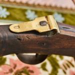 Historická kuše s mosazným mechanismem Historická kuše s mosazným mechanismem