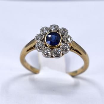 Zlatý prsten se safírem a brilianty Zlatý prsten se safírem a brilianty