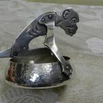 Tepaný popelník na doutníky, opice Tepaný popelník na doutníky, opice