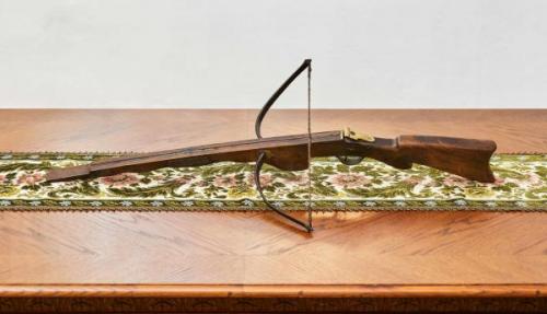 Historická kuše s mosazným mechanismem Historická kuše s mosazným mechanismem