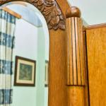 Zrestaurovaná starožitná ložnice Art Deco s velkou Zrestaurovaná starožitná ložnice Art Deco s velkou