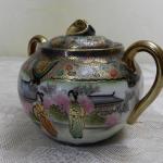 Bohatě zdobená cukřenka - Satsuma, Japonsko Bohatě zdobená cukřenka - Satsuma, Japonsko