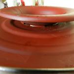Otočný porcelánový podnos v chromové montáži Otočný porcelánový podnos v chromové montáži