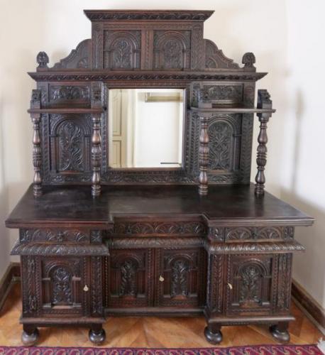 Starožitný Viktoriánský příborník Edwards & Robert Starožitný Viktoriánský příborník Edwards & Robert