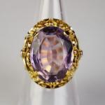 Zlatý prsten s ametystem a diamanty Zlatý prsten s ametystem a diamanty
