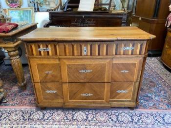 Intarzovaná komoda III  Intarzovaná komoda III