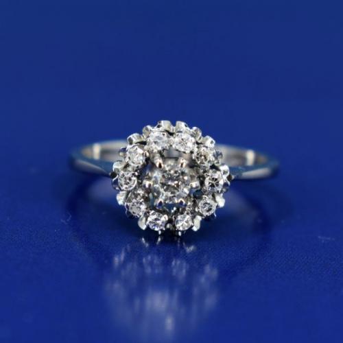 Au 750/1000/ 2,65 g, brilliant cut diamonds 0,20 ct Au 750/1000/ 2,65 g, brilliant cut diamonds 0,20 ct