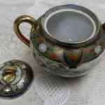 Bohatě zdobená cukřenka - Satsuma, Japonsko Bohatě zdobená cukřenka - Satsuma, Japonsko