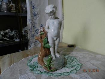 Putto s ještěrkou -  figurální Váza Putto s ještěrkou -  figurální Váza