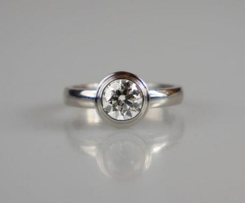 Zlatý prsten s diamantem Zlatý prsten s diamantem