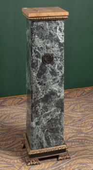 256. Mramorový podstavec 256. Mramorový podstavec