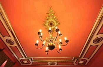 Dvoupatrový vlámský lustr s orlicí Dvoupatrový vlámský lustr s orlicí