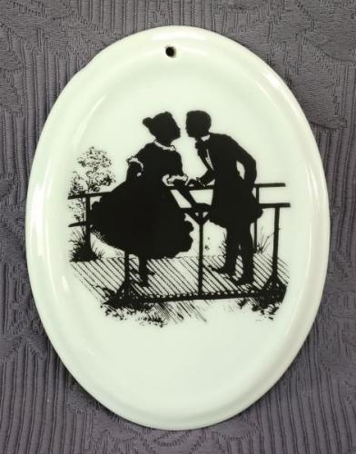 Závěsný medailonek - Rokokový motiv Závěsný medailonek - Rokokový motiv