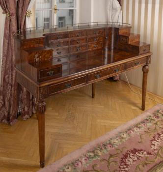 181. Psací stůl 181. Psací stůl