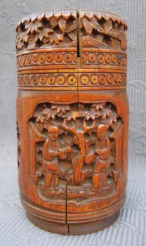 Dóza dřevěná, řezbovaná (Japonsko) Dóza dřevěná, řezbovaná (Japonsko)