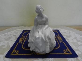 Dáma v šatech, glazovaná keramika - Bechyně Dáma v šatech, glazovaná keramika - Bechyně