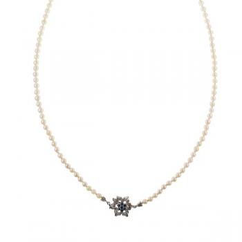 Náhrdelník z perel Akoya a přírodním safírem Náhrdelník z perel Akoya a přírodním safírem