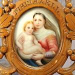 Sakrální malba na porcelánu v řezaném rámu Sakrální malba na porcelánu v řezaném rámu