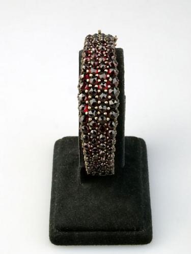 Náramek s českými granáty  Náramek s českými granáty