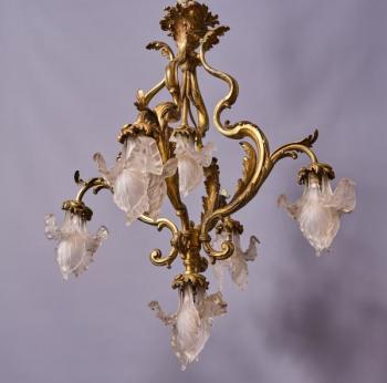 Secesní bronzový lustr s kosatci (iris) Secesní bronzový lustr s kosatci (iris)