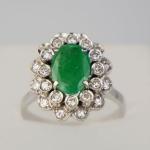 Zlatý prsten s diamanty a smaragdem  Zlatý prsten s diamanty a smaragdem