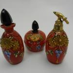 Zlacená souprava: Dóza, flakon a karafa Zlacená souprava: Dóza, flakon a karafa