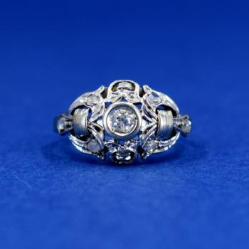 Zlatý prsten s briliantem a routami Zlatý prsten s briliantem a routami