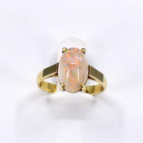 Zlatý prsten s opálem Zlatý prsten s opálem