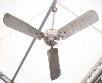 Starožitný stropní větrák Starožitný stropní větrák