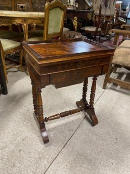 Šicí stolek  Šicí stolek