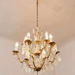 Dvoupatrový lustr s křišťálovými ověsy Dvoupatrový lustr s křišťálovými ověsy