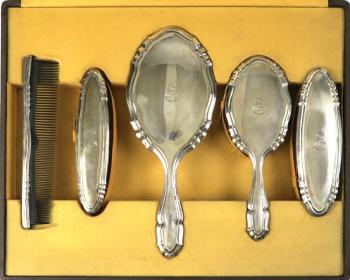 Stříbrná toaletní souprava - František Bibus Stříbrná toaletní souprava - František Bibus