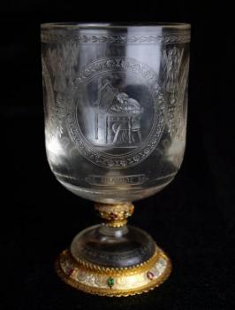 Pohár z horského křišťálu, zlata a drahokamů Pohár z horského křišťálu, zlata a drahokamů