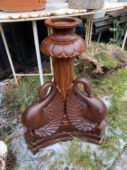 Litinová trnož-spodní díl fontány  Litinová trnož-spodní díl fontány