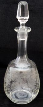 Karafa s leptaným dekorem Karafa s leptaným dekorem