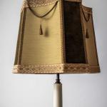 Úzká stojací lampa v barokním stylu Úzká stojací lampa v barokním stylu