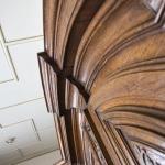 Zámecká dubová skříň z 19. století Zámecká dubová skříň z 19. století