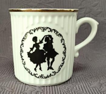 Hrnek - Rokoko motiv I., zn. Dubí Hrnek - Rokoko motiv I., zn. Dubí