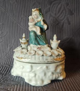 Svatá / sakrální porcelánová soška / dóza  Svatá / sakrální porcelánová soška / dóza