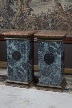 15. Pár podstavců pod sochu v klasicistním stylu 15. Pár podstavců pod sochu v klasicistním stylu