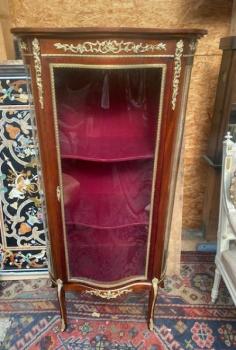 Skleník bohatě zdobený mosazným kováním  Skleník bohatě zdobený mosazným kováním