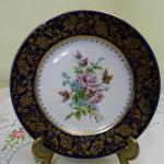 Tři talíře s květinami a motýly Tři talíře s květinami a motýly