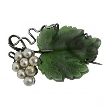 Stříbrná brož ve tvaru vinné révy Stříbrná brož ve tvaru vinné révy