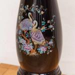 Porcelánový květináč na podstavci s dekorem pávů Porcelánový květináč na podstavci s dekorem pávů