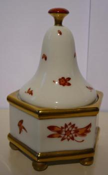 Dózička ve tvaru pagody Dózička ve tvaru pagody