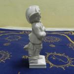 Bílá menší plastika chlapce - KPM Berlin Bílá menší plastika chlapce - KPM Berlin